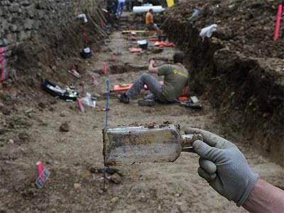 Navarra debate una ley de memoria que obliga a la Administracin a asumir las exhumaciones