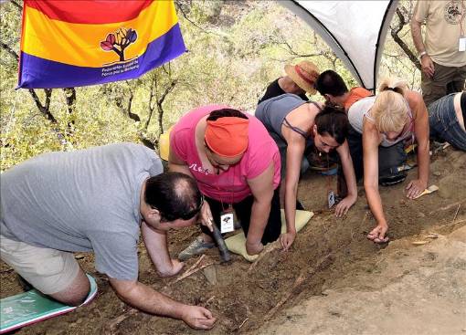 Localizan cuatro cadveres enterrados en una fosa del franquismo en Istn