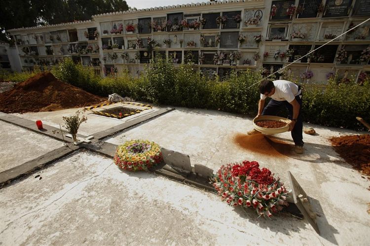 Hallan 4 fosas comunes y los restos de 10 vctimas del franquismo en el cementerio de Ronda