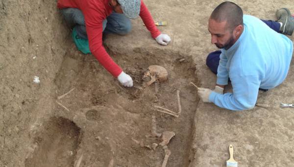 Hallados en una fosa de Tocón de Íllora los restos de dos jóvenes torturadas antes de morir