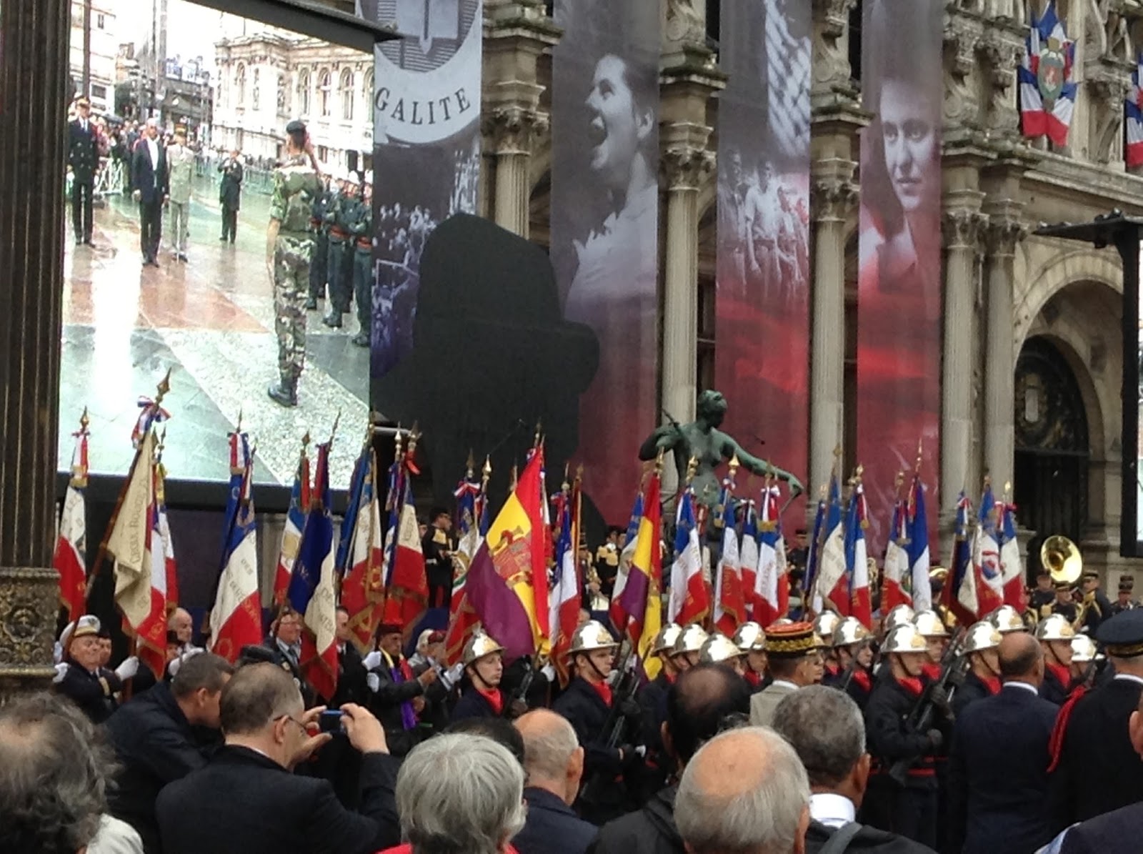 Nuevamente la bandera republicana espaola ha ondeado en los actos oficiales del Ayuntamiento de Pars 