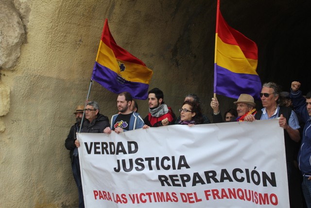 Portada de la galera Homenaje del foro de Mlaga a los huidos por la carretera de Almera